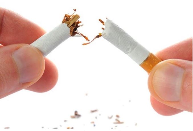 Ngừng hút thuốc giúp giảm mồ hôi nách 