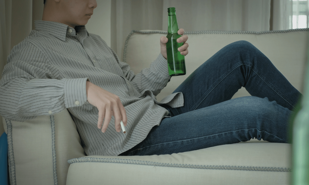 Loại bỏ rượu bia và chất kích thích khi cai nghiện thuốc lá
