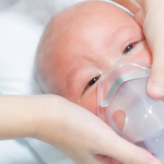 Viêm phổi ở trẻ sơ sinh bao lâu thì khỏi? Chăm sóc trẻ thế nào?