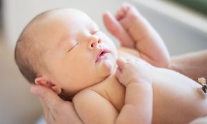 Trẻ sơ sinh thở mạnh bụng phập phồng 【4 Dấu hiệu nguy hiểm】